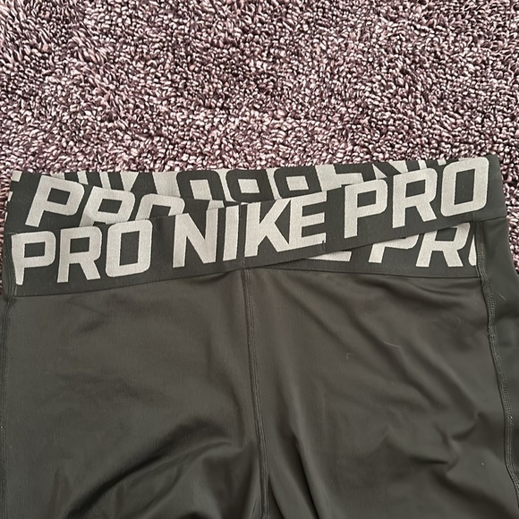 Nike Pro 26” Inseam Dri-Fit Leggings! - Picture 2 of 4